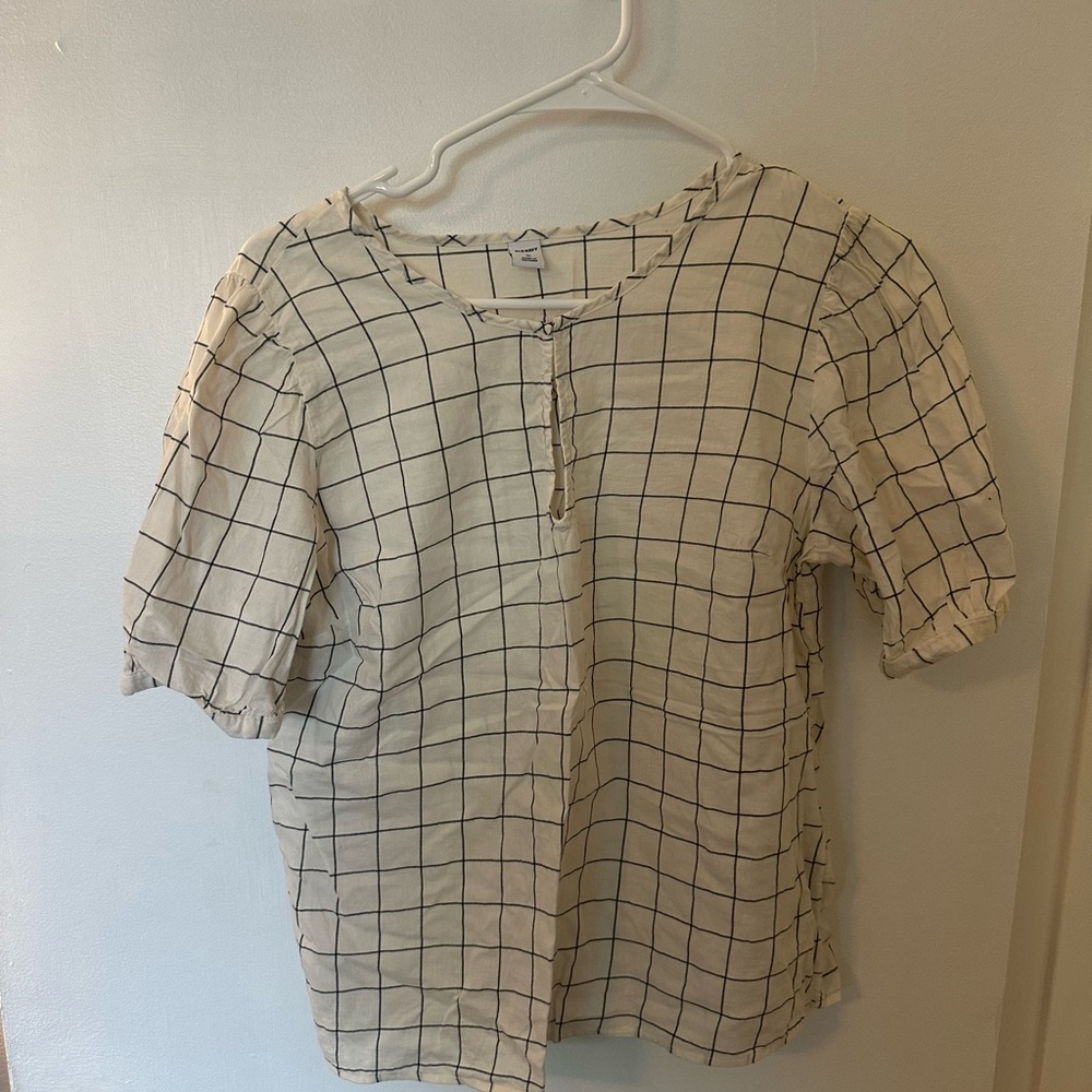 Old Navy Ivory and Black Windowpane Short Sleeve Top
